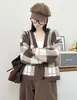 Cárdigan de punto casual con cuello en V estilo coreano para mujer, nuevo modelo 2026, corte holgado, adelgazante, chaqueta suéter versátil, top moderno