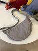 Bolsa transversal feminina estilo urbano simples, bolsa de nylon estilo dumpling Xiaohongshu, bolsa de ombro para estudantes, bolsa de tecido, fornecimento direto da fábrica