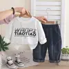 Conjunto de Primavera para Meninos 2026 Novo Estilo Infantil Elegante Moletom Gola Redonda Manga Longa Conjunto de Duas Peças Roupas de Bebê Atacado