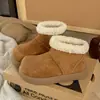 Botines impermeables, botas de nieve engrosadas 2026, zapatos de algodón de suela gruesa para mujer, estilo invierno, cálidos, antideslizantes y con forro de felpa, diseño nuevo