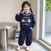 Conjunto de Moletom Infantil Primavera Outono 2026 Novo Roupa Esportiva para Meninas Renda Criança Estiloso Roupas de Outono Conjunto de Duas Peças para Exterior