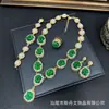 Nuevo Estilo Flor de Peonía Verde Seca Incrustada con Perla, Juego de Joyería Vintage Tallada de Alta Gama, Lujo Ligero de Nicho, Suministro del Fabricante