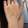 Collar de Banda de Möbius para Mujer, Diseño de Nicho de Moda, Brillante Moda, Lujo Ligero, Cadena para Suéter con Colgante Versátil de Alta Gama