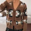 Nuevo cárdigan suéter de punto cruzado con cuello en V, patrón de rayas Maillard, botones contrastantes, corte ajustado, elegante y cómodo
