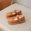 Zapatos de Cuero para Niña Corazón Pequeño Zapatos Retro Primavera/Otoño 2025 Zapatos de Princesa para Bebé Zapatos Individuales de Moda con Estilo para Niños