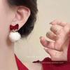 Pendientes de peluche con lazo de terciopelo rojo para mujer, pendientes de bola de pelo con atmósfera de Año Nuevo, pendientes de otoño e invierno de alta calidad que combinan con todo.