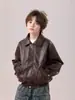Ropa infantil transfronteriza: unisex, con cuello camisero, hecho de cuero suave con hilo metálico, nueva colección otoño 2026, moderno y versátil