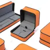 Caja de joyería de cuero PU con borde negro y esquinas redondeadas, adecuada para pulseras, collares y brazaletes; una caja de regalo universal para ventas transfronterizas