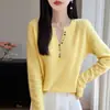 Nueva colección de otoño e invierno: suéter de cachemira de alta gama, cuello semiabierto, multibotones, manga larga, tejido, para mujer