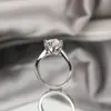 En stock en Fanzhou: Anillo de Mujer Copo de Nieve del Sur de Moissanita 1 Quilate Plata S925 Chapado en Oro, Directo de Fábrica