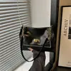 Bolsa Retro de Cor Sólida 2026 Verão Nova Moda Tendência Bolsa de Ombro Bolsa Tote de Grande Capacidade Bolsa Transversal com Corrente