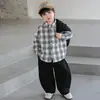 Conjunto de Primavera y Otoño para Niños Estilo Coreano Infantil Atractivo Moderno Casual Conjunto de Tres Piezas para Niños Pequeños y Niños Pequeños Ropa Traviesa Elegante