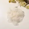 Super Atmosfera de Fada Cor Creme Doce Organza Camélia Clipe de Garra DIY Acessórios de Cabelo Broche Acessórios de Flor para Roupas