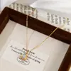Collar de Acero Titanio con Piedra Estrellada de Lujo Ligero Japonés y Coreano para Mujer, Elegante y Único, Cadena para Clavícula de Acero Inoxidable de Gama Alta de Nicho