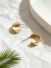 Novo conjunto de brincos de luxo leve minimalista com gradiente de tamanho banhado a ouro, disponível em vários estilos para atacado, pode ser usado em camadas