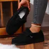 Comercio Electrónico Transfronterizo Zapatos de Felpa y Piel para Mujer Invierno Exterior Suela Plana 2026 Nuevo Estilo Coreano Mocasines Zapatos Cálidos Venta al por Mayor