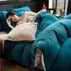 Estilo Lujo Ligero Invierno Color Sólido Leche Polar Cálido Juego de Cama de Cuatro Piezas Funda de Edredón de Franela Doble Cara Sábana Ajustable Ropa de Cama Más Juego de Polar