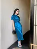 Vestido de satén de alta gama, simple, con drapeado, de acetato, de un solo hombro, ajustado, que realza la figura, largo, sin hombros, con un aire maduro y elegante