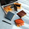 2026 Nuevo Modelo Cartera de Piel Genuina Estilo Corto Original Hecha a Mano Piel de Vaca de Primera Capa Piel Curtida Vegetal Cartera para Hombre Stock Listo de Fábrica