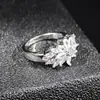 Anillo de Zirconia Sintética Exquisito con Forma de Flor de Venta Caliente Transfronteriza Wish Estilo de Lujo Accesible Anillo para Mujer Venta al por Mayor R7168B