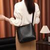 Bolso de Cubo Tejido de Compras de Hong Kong para Mujer 2025 Nuevo Bolso Cruzado Versátil de Gran Capacidad Bolso Tote de Moda para Ir al Trabajo