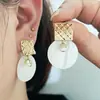 Pendientes Blancos de Concha Estilo Francés para Mujer, Vacaciones Francesas, Nuevos Pendientes de Botón de Nicho 2026, Pendientes Elegantes de Lujo Ligero
