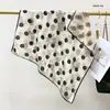 Pañuelo de Cuello Verde Menta Estilo Mambo Retro, Pañuelo Cuadrado con Ambiente de Principios de Primavera, Modelo Nuevo 2026, Accesorio de Bufanda de Alta Gama