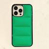 Chaqueta de plumón con agujero grande adecuada para la carcasa del teléfono móvil Apple 15promax iphone14 simple color sólido 12PRO estéreo