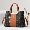 Bolso de Mujer 2024 Nuevo Bolso de Moda Estereotipo de Mujer Moda Deportiva Bolso de Mujer Hombro Portátil Cruzado Pequeño Bolso Fábrica Daifa