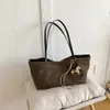 2026 Nova Bolsa Tote Estampa de Leopardo Retrô para Mulheres, Grande Capacidade, Para o Trabalho, Bolsa de Ombro Único, Simples, Estilosa, Alta Aparência, Bolsa de Mão