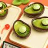 YQT pastel de chocolate y aguacate de resina mini comida de juego accesorios DIY decoración creativa de escritorio accesorios para pegatina de refrigerador