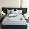 Conjunto de Três Peças de Mat de Seda de Gelo Simples e Elegante Classe A Novo Verão 2025 1.8 Mat com Ar Condicionado Lençóis Lavável à Máquina