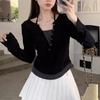 Suéter de Tricô Tendência de Nicho com Design de Caranguejo de Cinco Pontas, Novo Estilo para Início de Outono, Cor Doce e Picante Color-Blocking Decote V Falso Duas Peças Top Halter para Mulheres