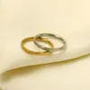Versátil Anel Popular Quente de Aço Titânio Banhado a Ouro 18K 316 Zircônia Europeia e Americana Anel de Casamento de Aço Inoxidável Joias Modernas para Mulheres