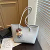 Bolsos de mujer simples de gran capacidad al por mayor 2026 nuevo bolso de hombro para el trabajo bolso de mano de alta gama bolso tipo cubo bolso tote