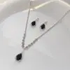 Pendientes de botón de diamante negro retro francés Collar Estilo Socialité de Lujo Ligero para Mujer Traje Simple Elegante Mujeres