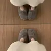 Chinelos Peludos Fechados 2026 Novos Femininos para Exterior Preguiçosos Bico Redondo Planos com Solado Grosso Versáteis de Pelúcia Quentes Meio Chinelos