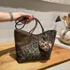 Bolso Elegante Versátil 2025 Invierno Nuevo para Viajar de Gran Capacidad Bolso de Hombro de Gama Alta Estampado de Leopardo Moda Bolso de Axila