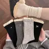Meias de Cashmere Outono e Inverno para Mulheres, Meias de Cano Médio, Estilo Coreano, Costura Dupla Canelada, Cores Contrastantes, Femininas, Estilo INS, Bordado de Laço de Pérola, Folgadas