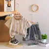 Conjunto de Verano para Niños 2026 Nuevo Elegante Ropa de Verano para Bebés y Niños Pequeños Conjunto de Dos Piezas Retro Desgastado de Manga Corta Moderno