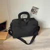 La bolsa de viaje portátil ShuaiMijia es ligera y tiene una gran capacidad, adecuada para viajes, como bolsa de maternidad, y cuenta con un diseño de separación de húmedo y seco, lo que la hace ideal para actividades deportivas y de fitness.