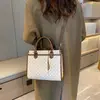 Corea del Sur Nicho Portátil Bolso Grande para Mujer Otoño e Invierno 2022 Nueva Moda Bolso de Hombro con Cadena Sentido Bolso de Gran Capacidad