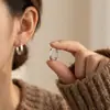 Aretes de Puño de Plata Pura 999 con Forma de Rombo y Múltiples Facetas para Mujer, Pendientes de Lujo Ligero de Gama Alta, Joyería para Oreja de Aro Liso de Plata Pura de Nicho al por Mayor