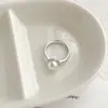 Anillo de Perla de Vidrio Aurora Redondo Transparente Blanco Geométrico con un Toque Elegante y de Alta Gama, Diseño Abierto Ajustable, Joyería de Estilo Suave para Mujer