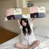 Almohada larga de terciopelo lechoso para mujeres, diseñada para dormir con las piernas recogidas, dormir de lado, respaldo de sofá, cojín de respaldo para sala de estar, nuevo estilo 2026