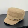 Boina retro americana de copa plana, gorra de vendedor de periódicos de pana, gorra versátil vintage lavada que hace que la cara se vea más pequeña, gorra de pico de pato de moda para mujer