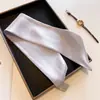 Bufanda Elegante de Color Sólido Estilo Coreano de Seda Sintética con Perforaciones Cruzadas de Pedrería, Bufanda Larga Versátil, Bufanda para Orejas, Bufanda para Cuello