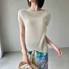 Impresionantes Tops de Manga Corta para Mujer de la Tienda Exclusiva Issey Miyake, con Diseño Único, Patchwork Irregular y Versátiles Camisetas Lisas