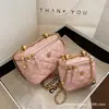 Bolso Caja Minimalista Estilo Francés Transfronterizo 2026 Inspirado en Chanel Personalizado PU Acolchado Bordado Bolso de Hombro Cruzado