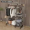 Perchero para uso doméstico, de pie, adecuado para dormitorios, móvil, con un diseño simple de doble barra y ganchos para colgar ropa
